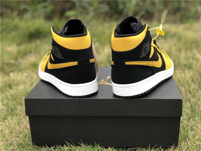 Air Jordan 1 Mid-032