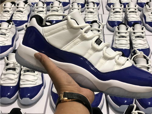 Air Jordan 11 Low “Concord”