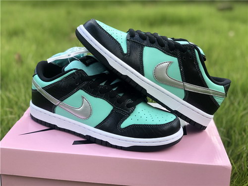 Diamond Supply Co. X Nike SB Dunk Low Pro ” Tiffany ”