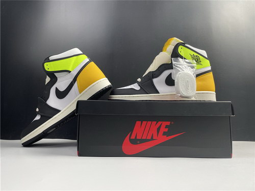 Air Jordan 1 High OG University Gold
