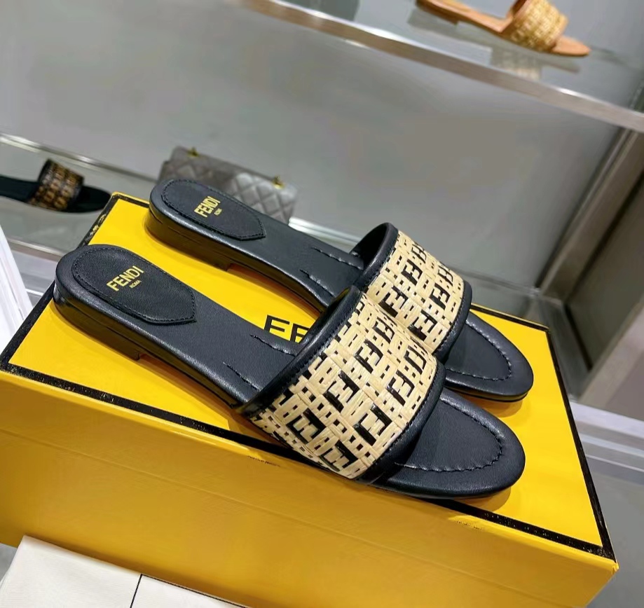 Fendi Slippers Women(AAA)-016
