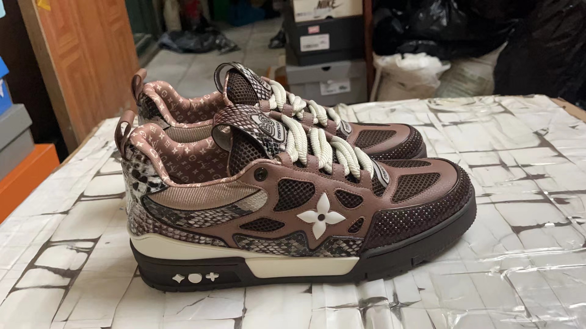 LV Shoes(AAA)-911