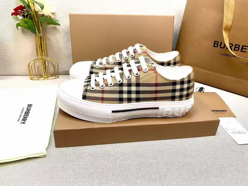 Burberry Shoes(AAA)-117