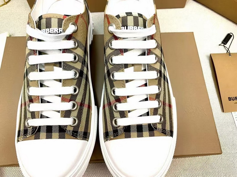 Burberry Shoes(AAA)-117