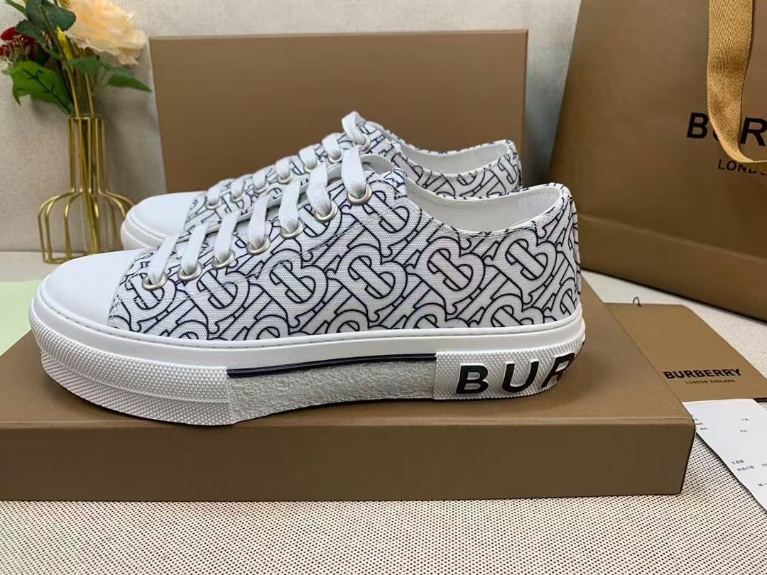 Burberry Shoes(AAA)-122