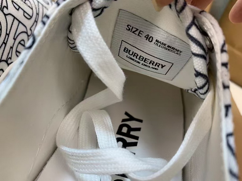 Burberry Shoes(AAA)-122