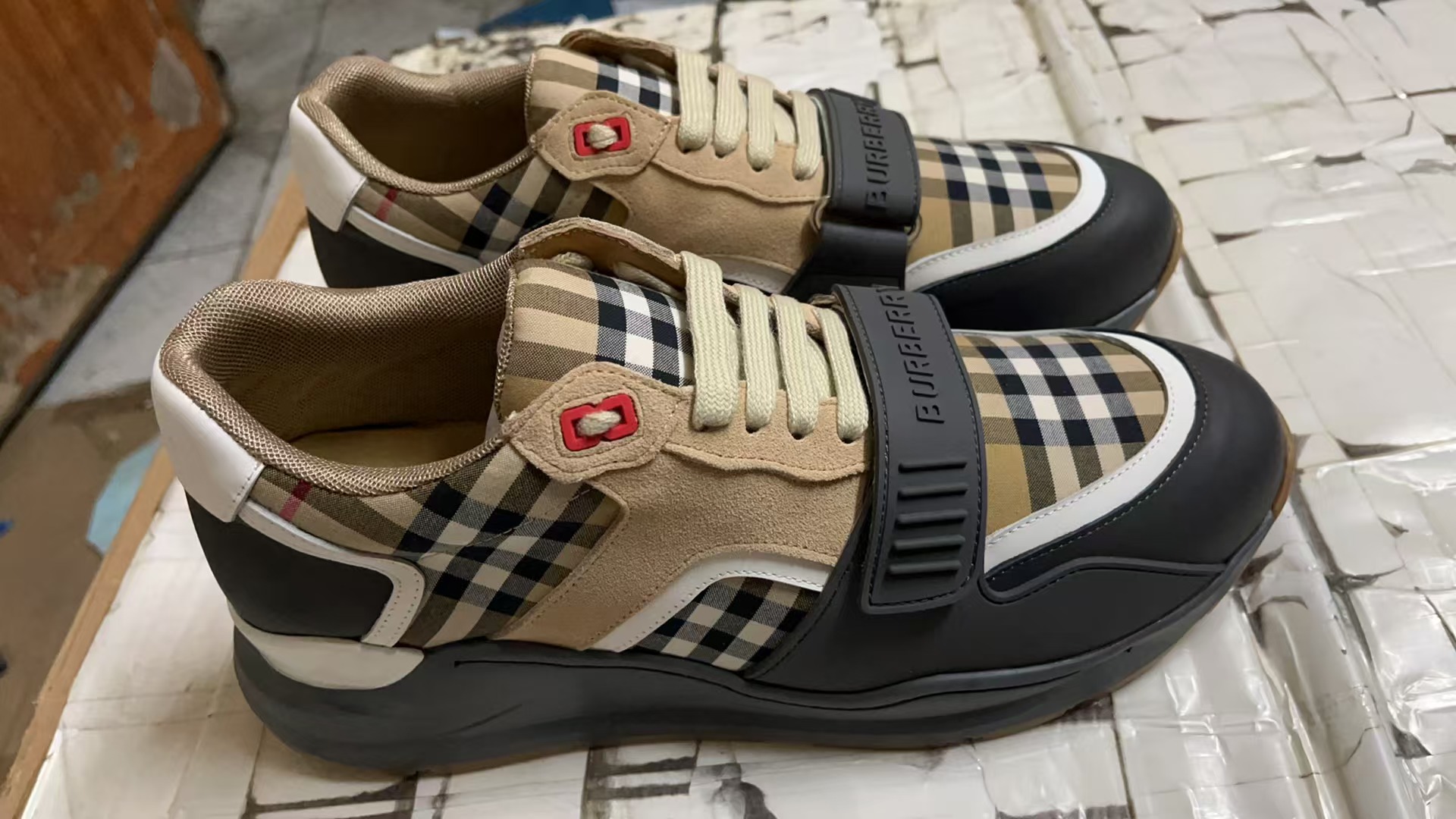 Burberry Shoes(AAA)-115