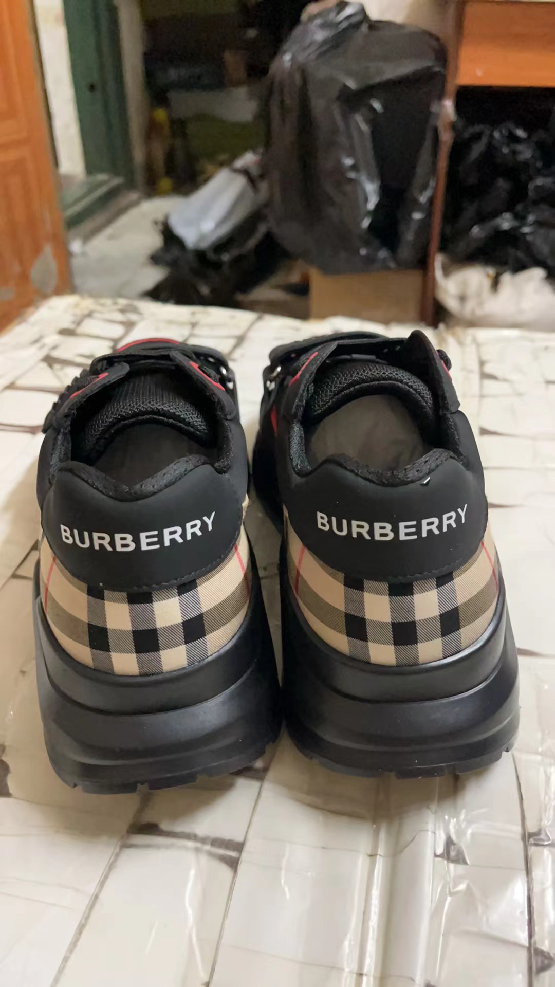Burberry Shoes(AAA)-116