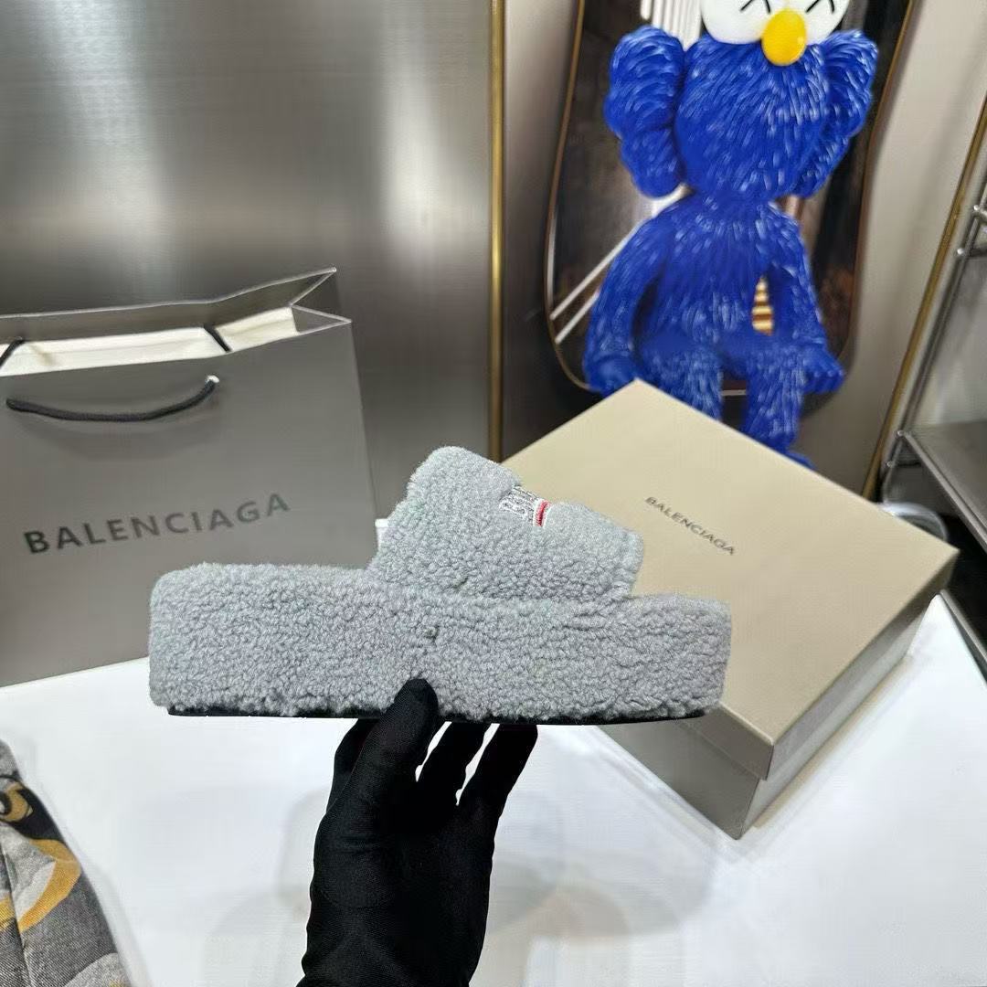 Balenciaga Slippers Women(AAA)-002