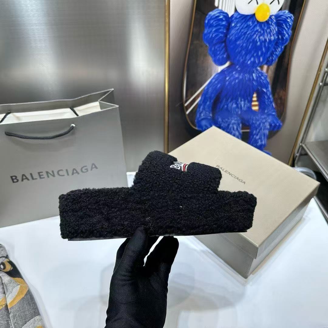 Balenciaga Slippers Women(AAA)-004