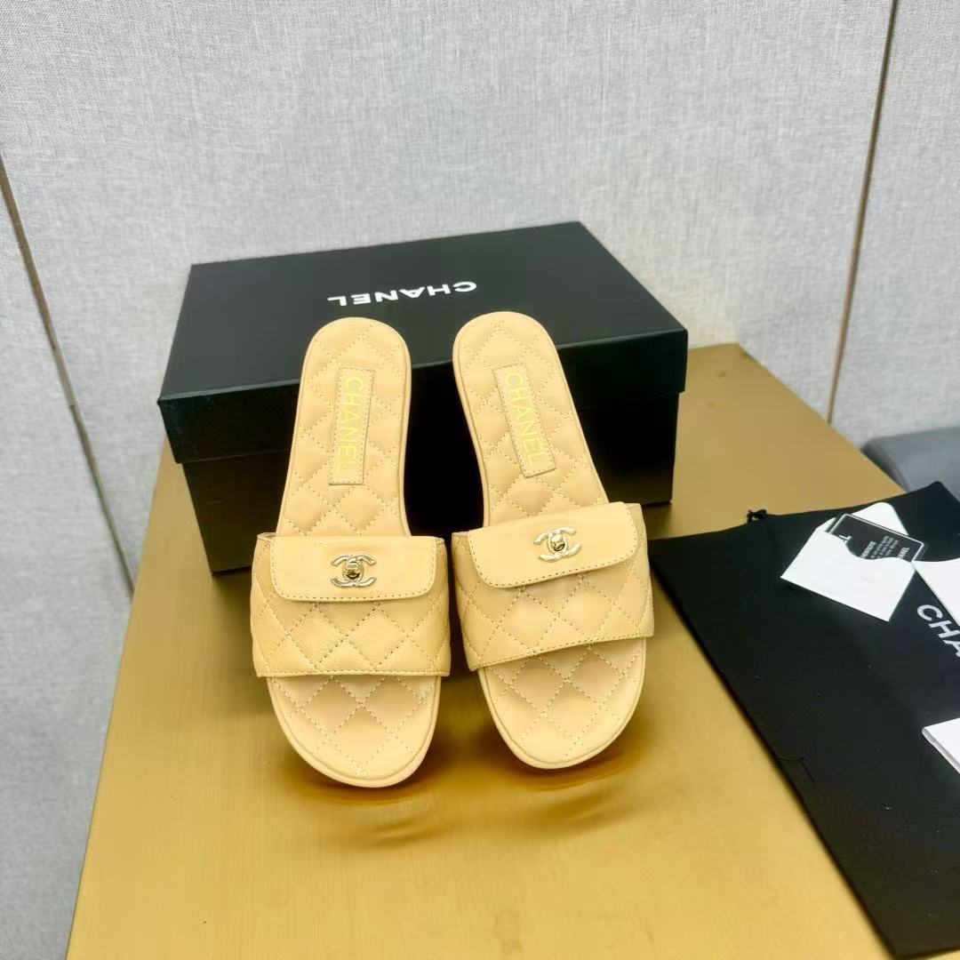Chanel Slippers Women(AAA)-011