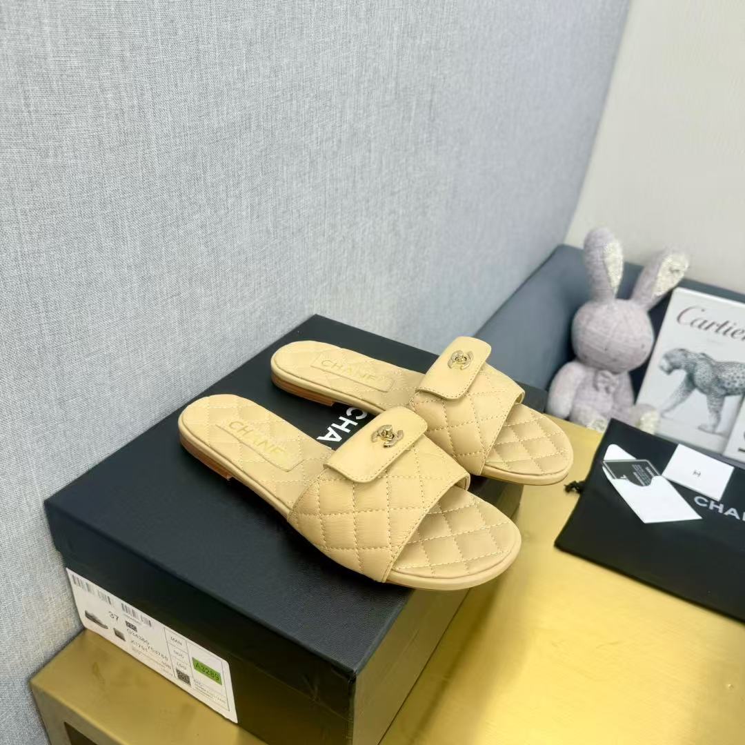 Chanel Slippers Women(AAA)-011