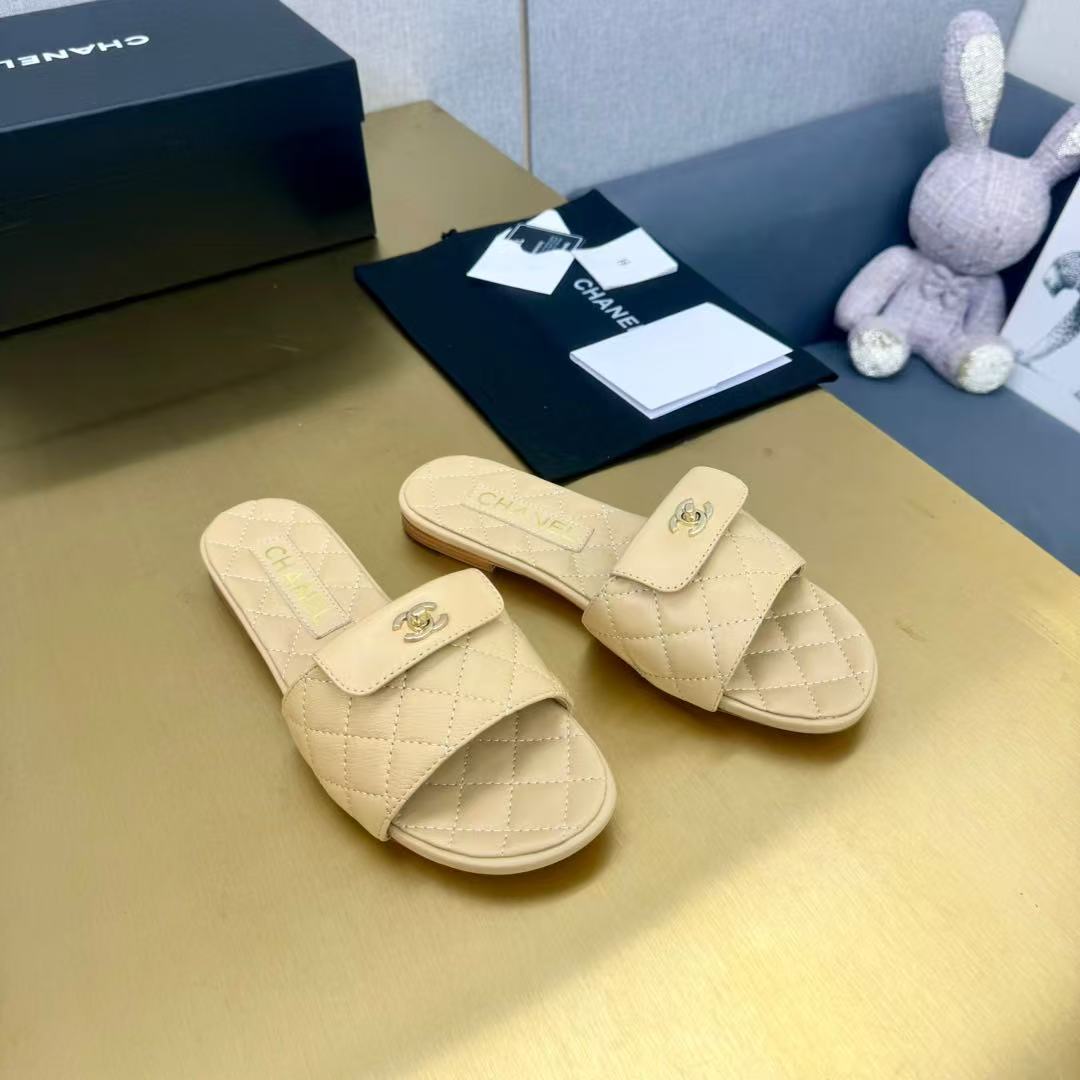 Chanel Slippers Women(AAA)-011