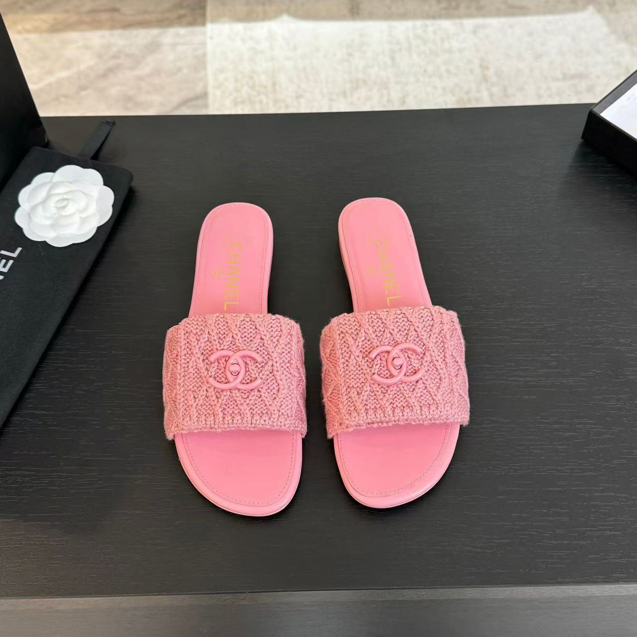 Chanel Slippers Women(AAA)-015