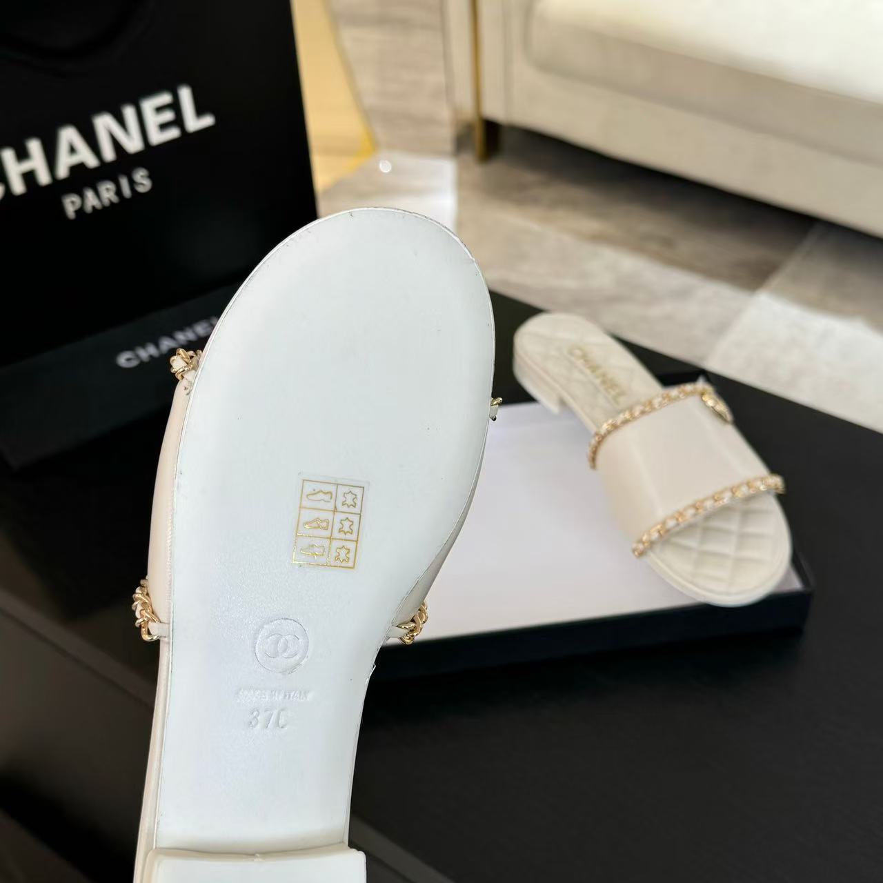 Chanel Slippers Women(AAA)-020