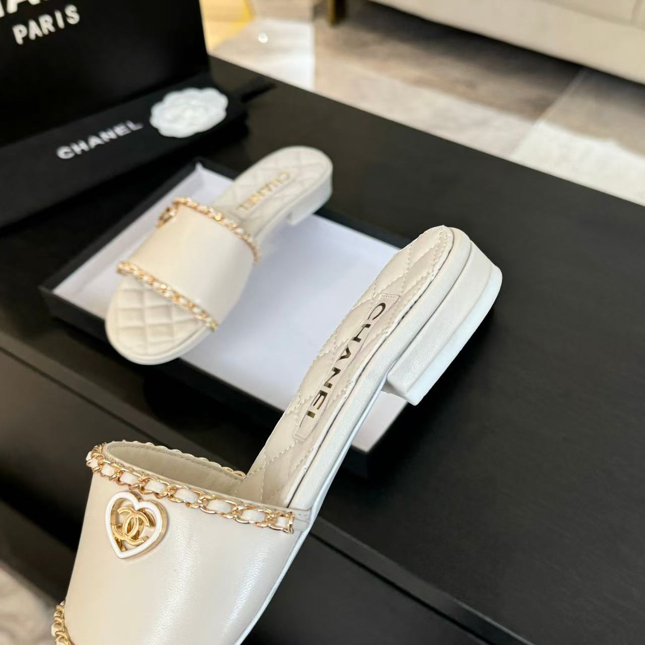 Chanel Slippers Women(AAA)-020