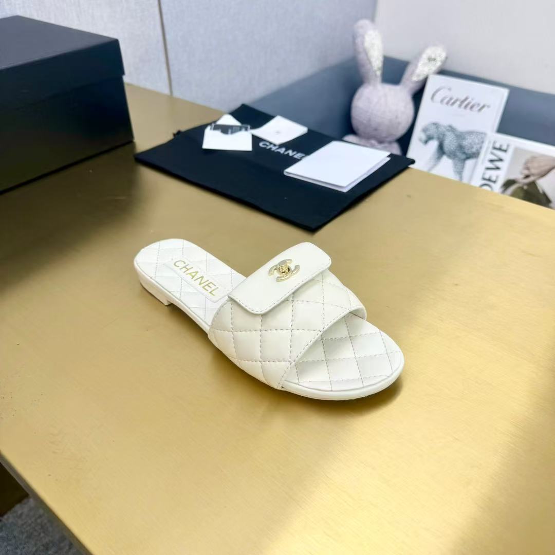 Chanel Slippers Women(AAA)-012