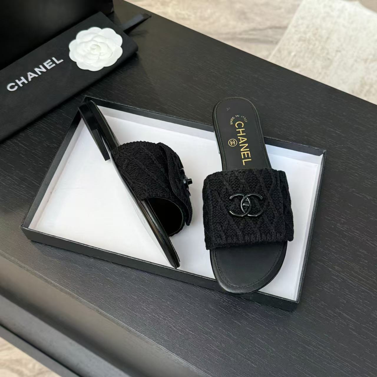 Chanel Slippers Women(AAA)-016