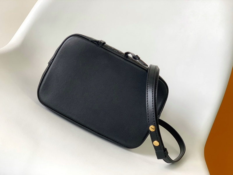 LV Handbags AAA(Women)-673