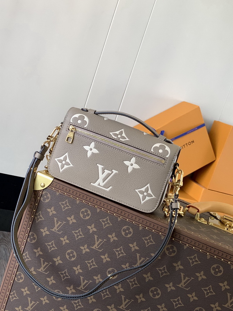 LV Bag-NFC(AAA)-447