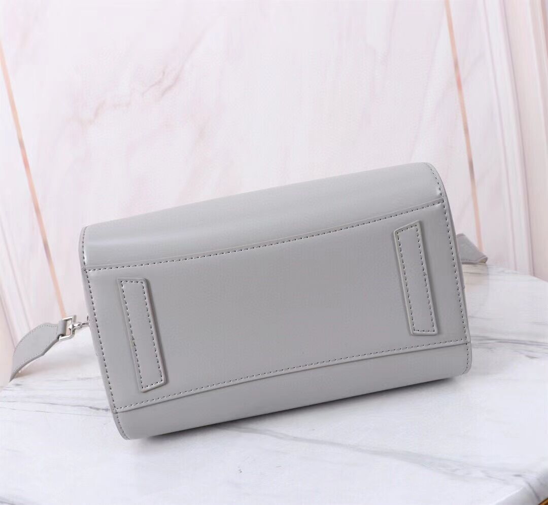 Givenchy Handbags AAA(Women)-001