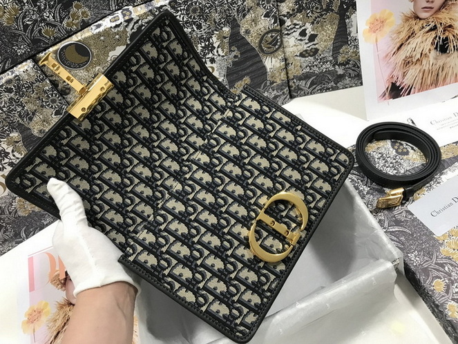 Dior Handbags AAA(Women)-236
