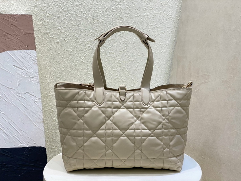 Dior Handbags AAA(Women)-239
