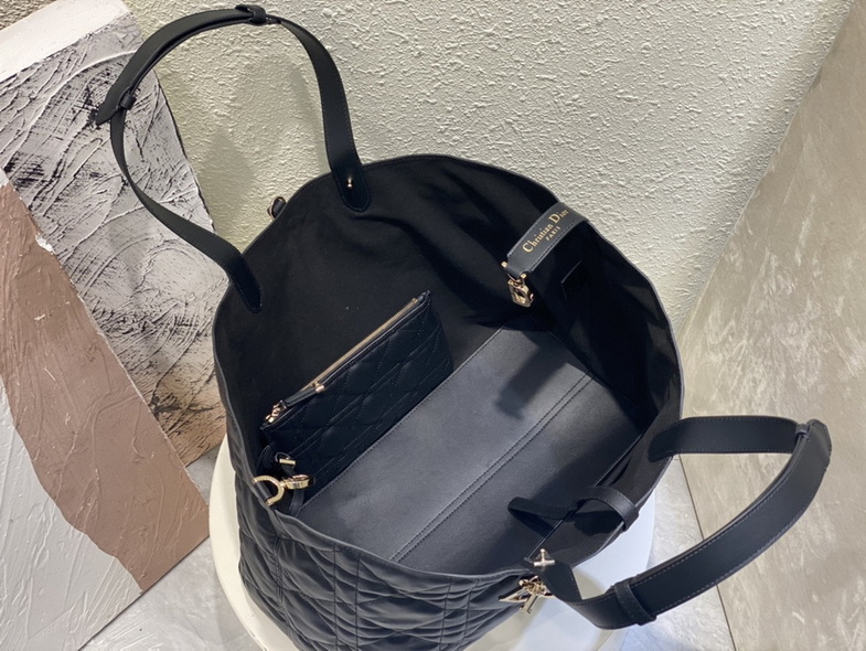 Dior Handbags AAA(Women)-240