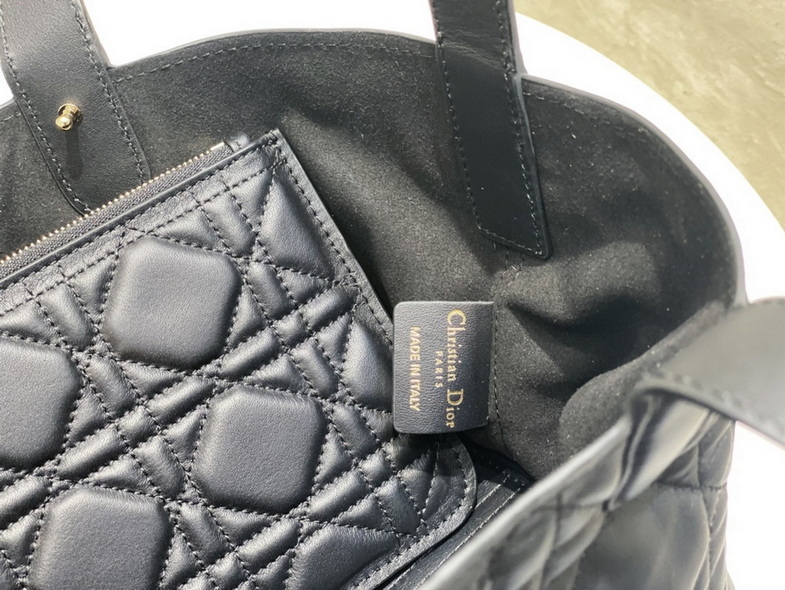 Dior Handbags AAA(Women)-242