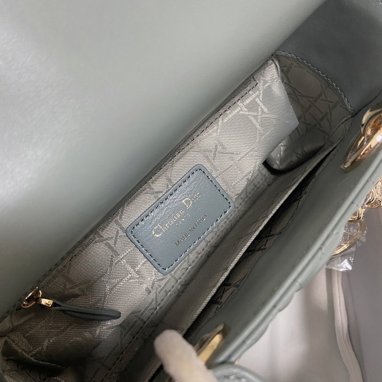 Dior Handbags AAA(Women)-135