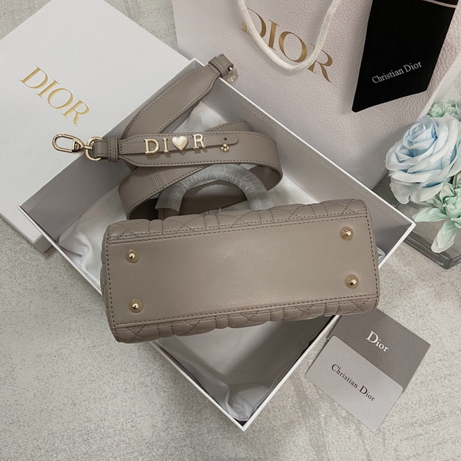 Dior Handbags AAA(Women)-136