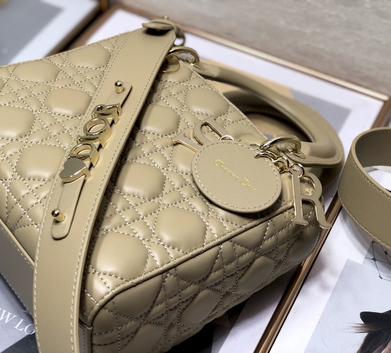 Dior Handbags AAA(Women)-325