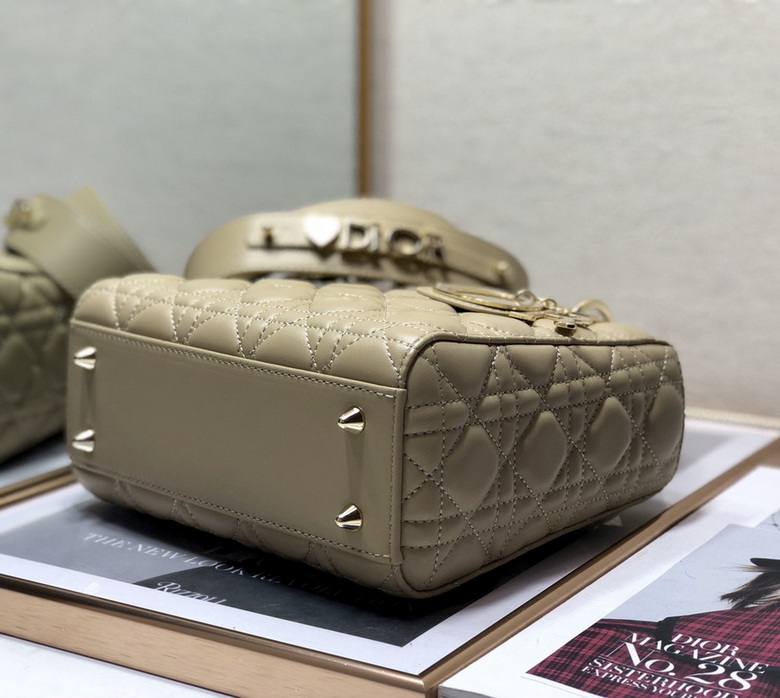 Dior Handbags AAA(Women)-325