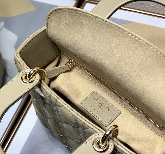 Dior Handbags AAA(Women)-325