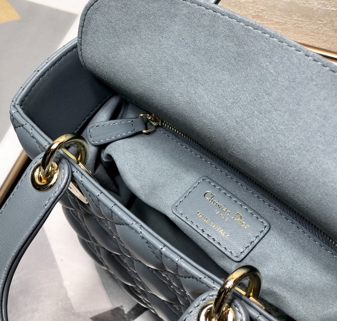 Dior Handbags AAA(Women)-327