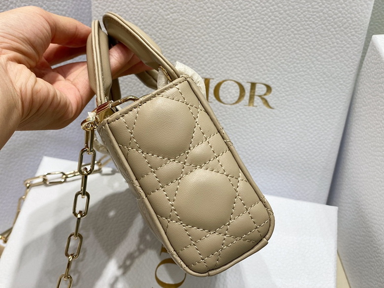 Dior Handbags AAA(Women)-382