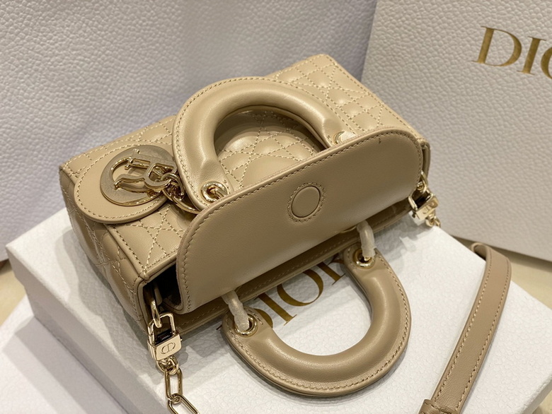 Dior Handbags AAA(Women)-382
