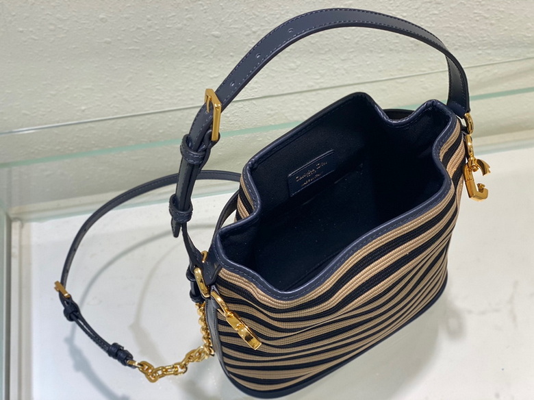 Dior Handbags AAA(Women)-386