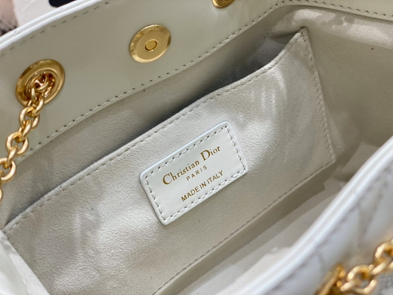Dior Handbags AAA(Women)-390