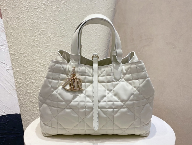 Dior Handbags AAA(Women)-472