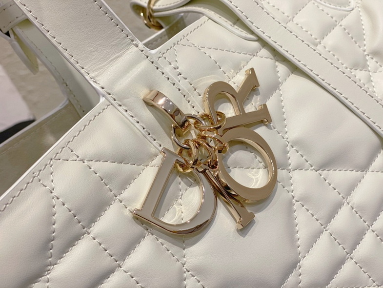 Dior Handbags AAA(Women)-472