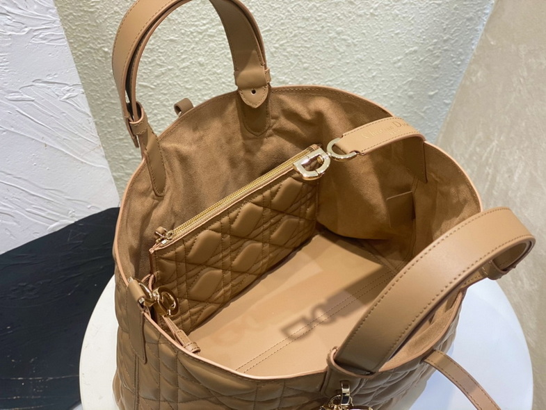 Dior Handbags AAA(Women)-475
