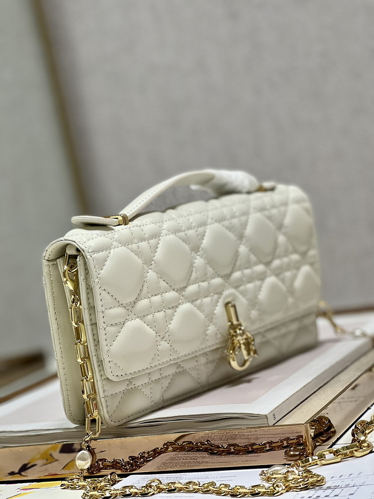 Dior Handbags AAA(Women)-181