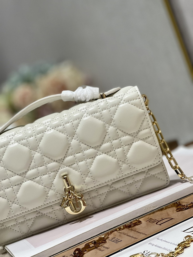 Dior Handbags AAA(Women)-181