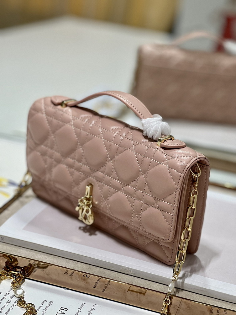 Dior Handbags AAA(Women)-182