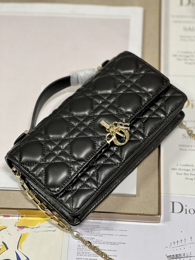 Dior Handbags AAA(Women)-185