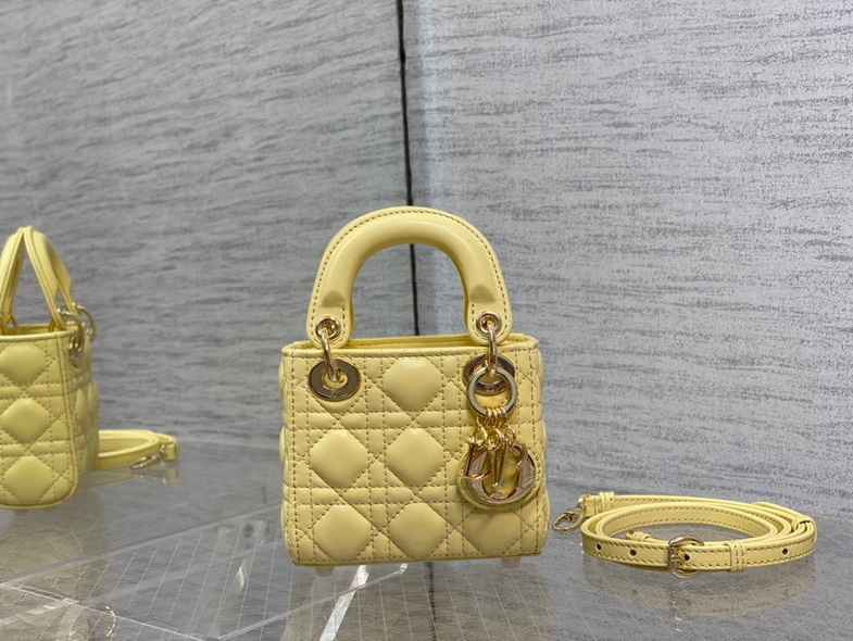 Dior Handbags AAA(Women)-202