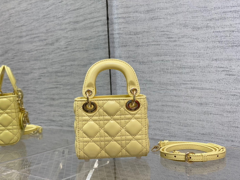 Dior Handbags AAA(Women)-202