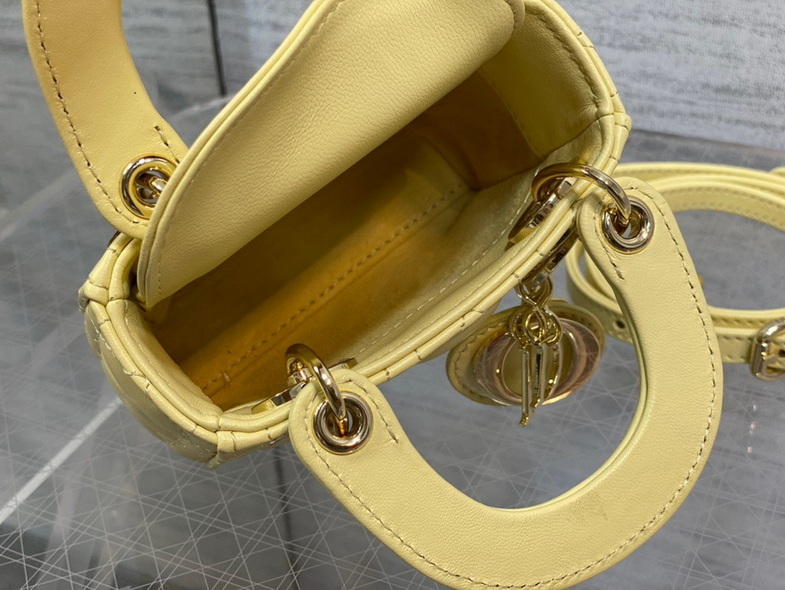 Dior Handbags AAA(Women)-202