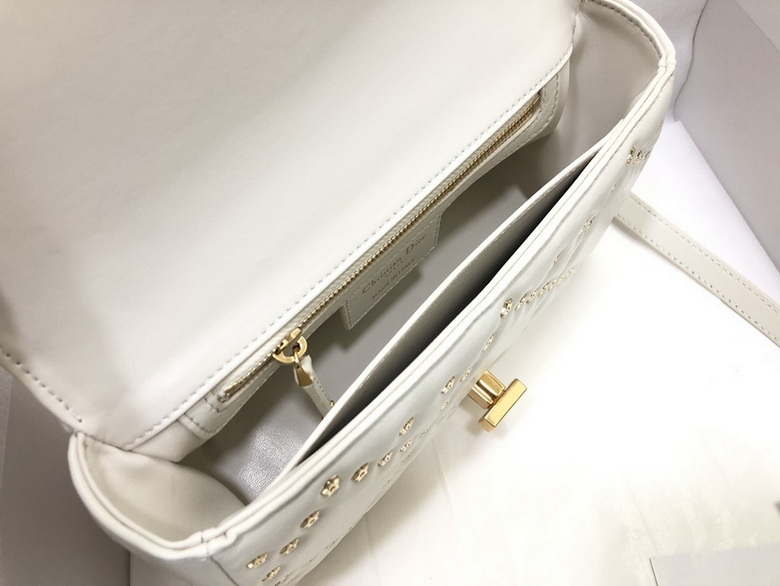 Dior Handbags AAA(Women)-221